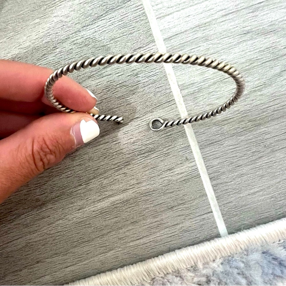 James Avery Twisted Wire Cable Hook On Sterling Silver Bangle Charm Bracelet! - Picture 6 of 6